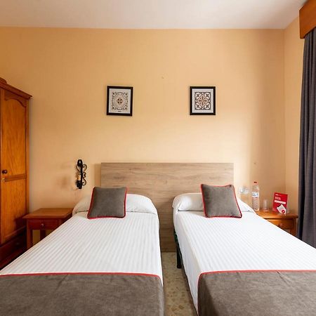 Oyo Hostal El Paisano Utrera Dış mekan fotoğraf