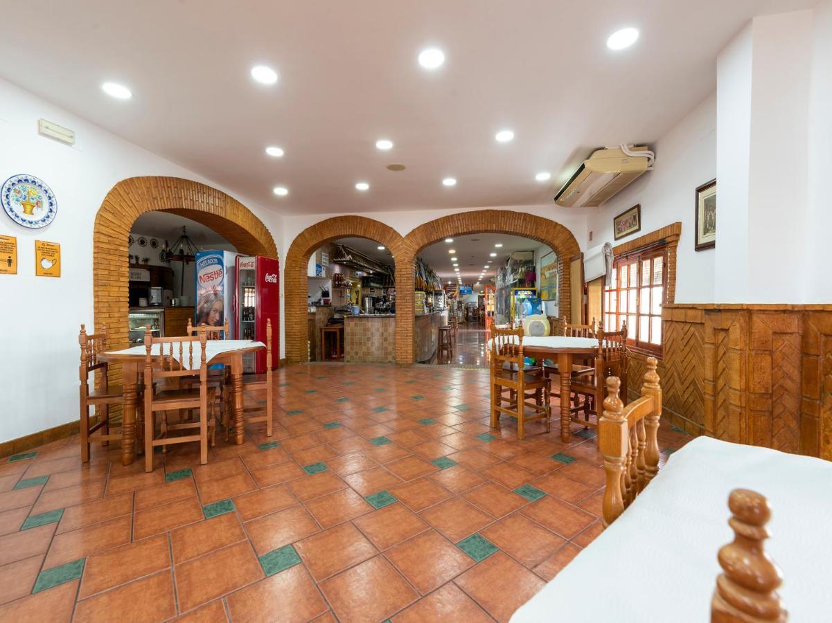 Oyo Hostal El Paisano Utrera Dış mekan fotoğraf
