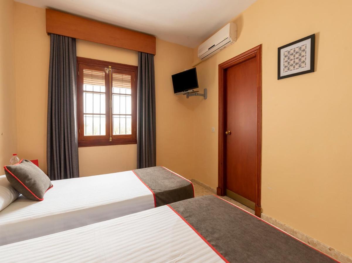 Oyo Hostal El Paisano Utrera Dış mekan fotoğraf