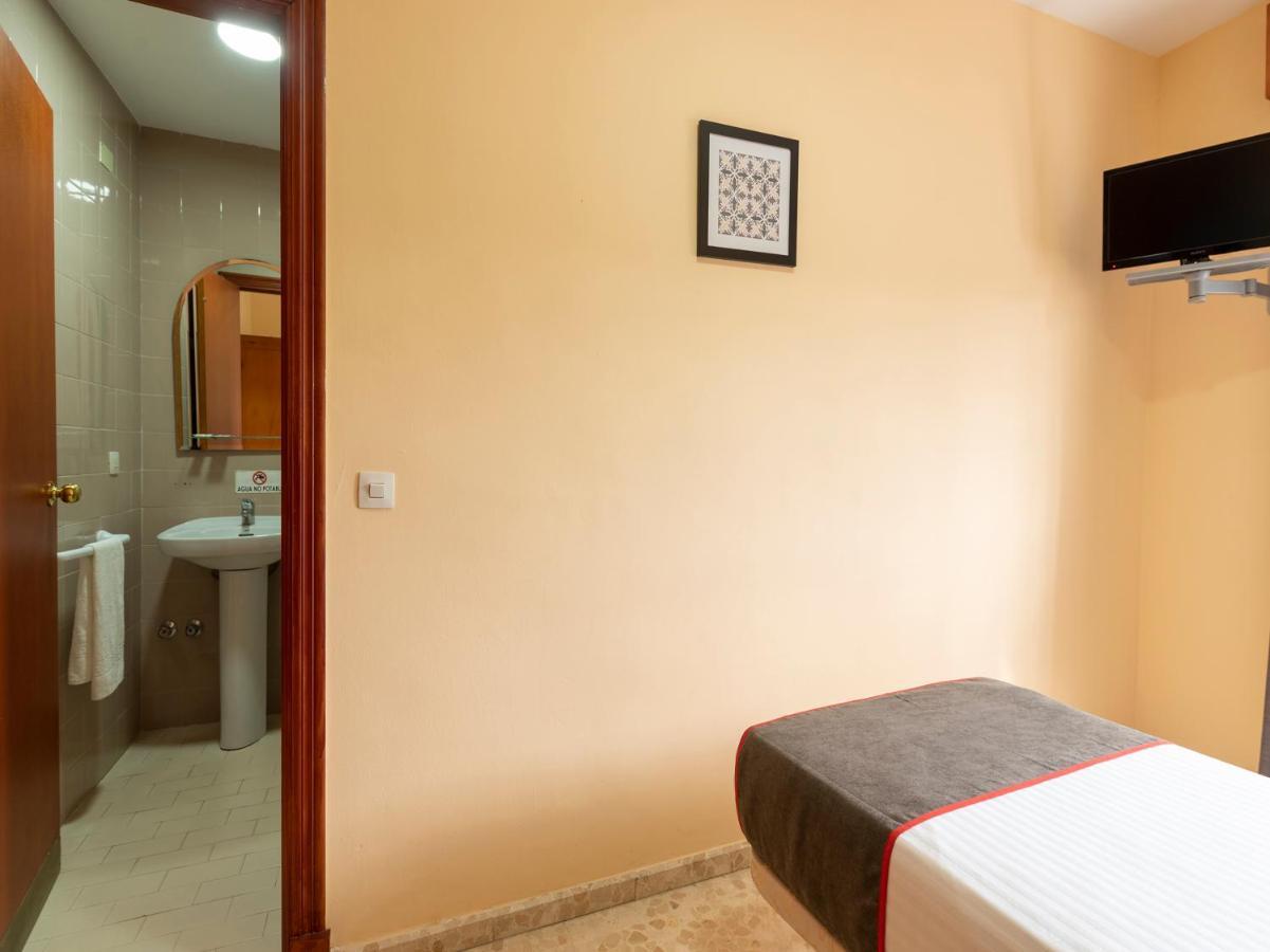 Oyo Hostal El Paisano Utrera Dış mekan fotoğraf