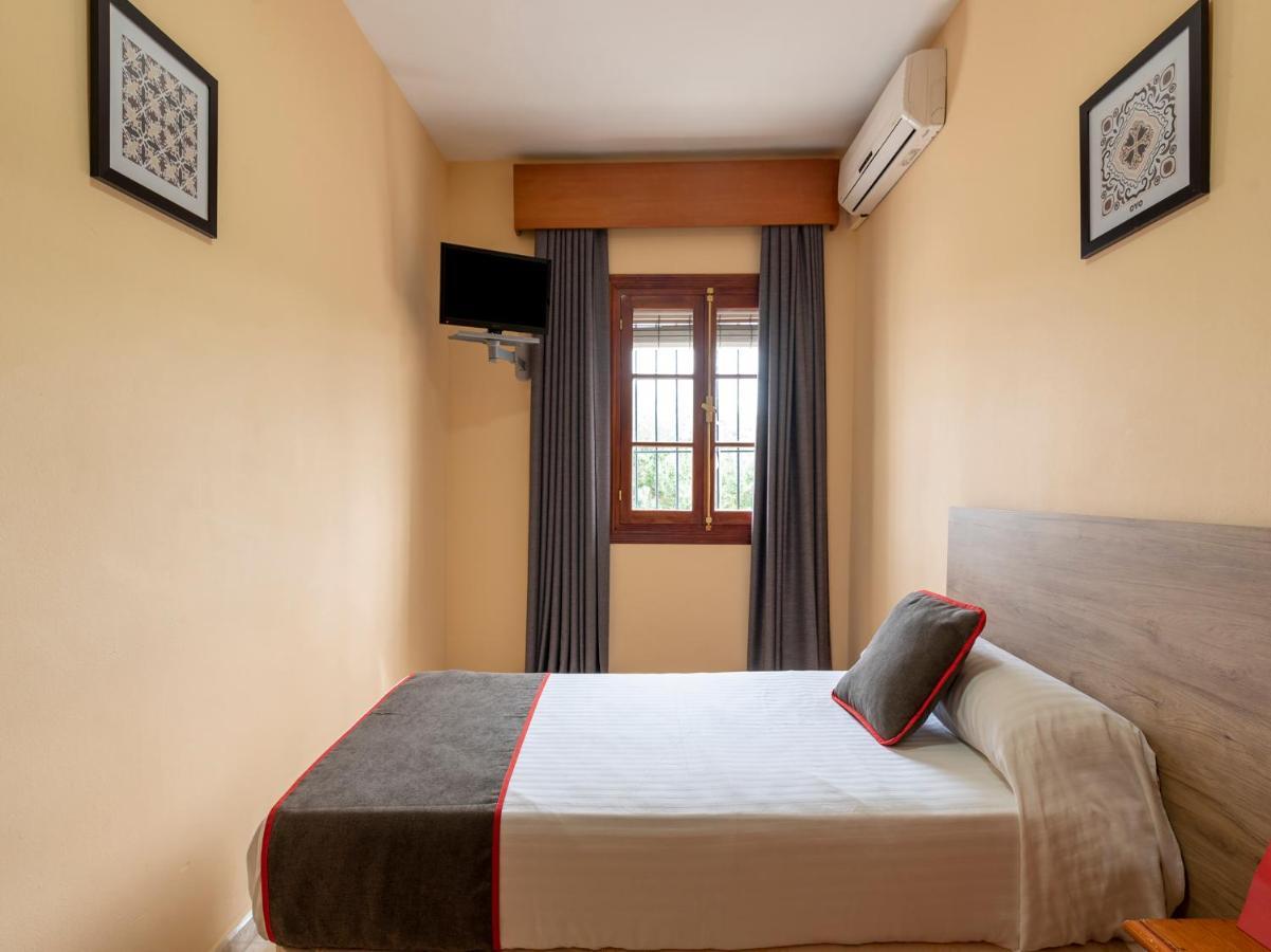 Oyo Hostal El Paisano Utrera Dış mekan fotoğraf