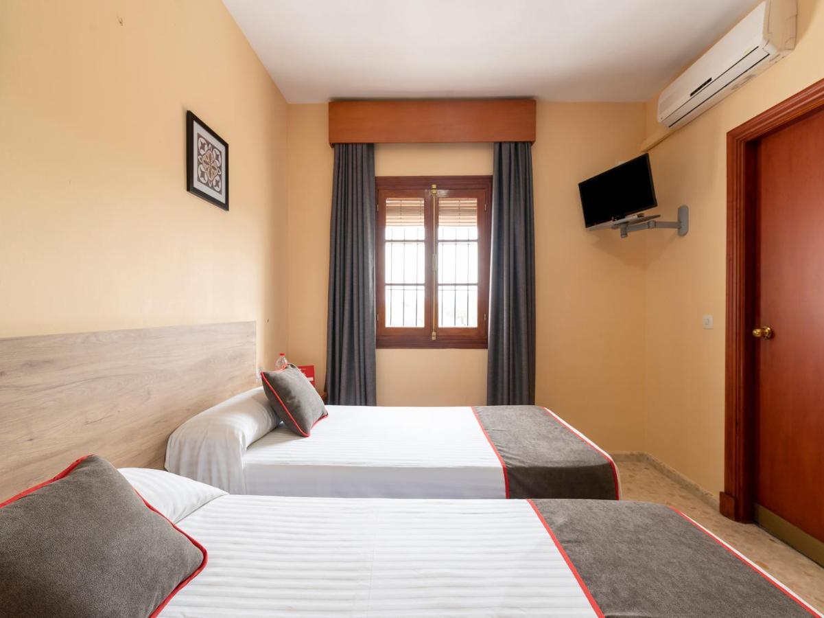 Oyo Hostal El Paisano Utrera Dış mekan fotoğraf