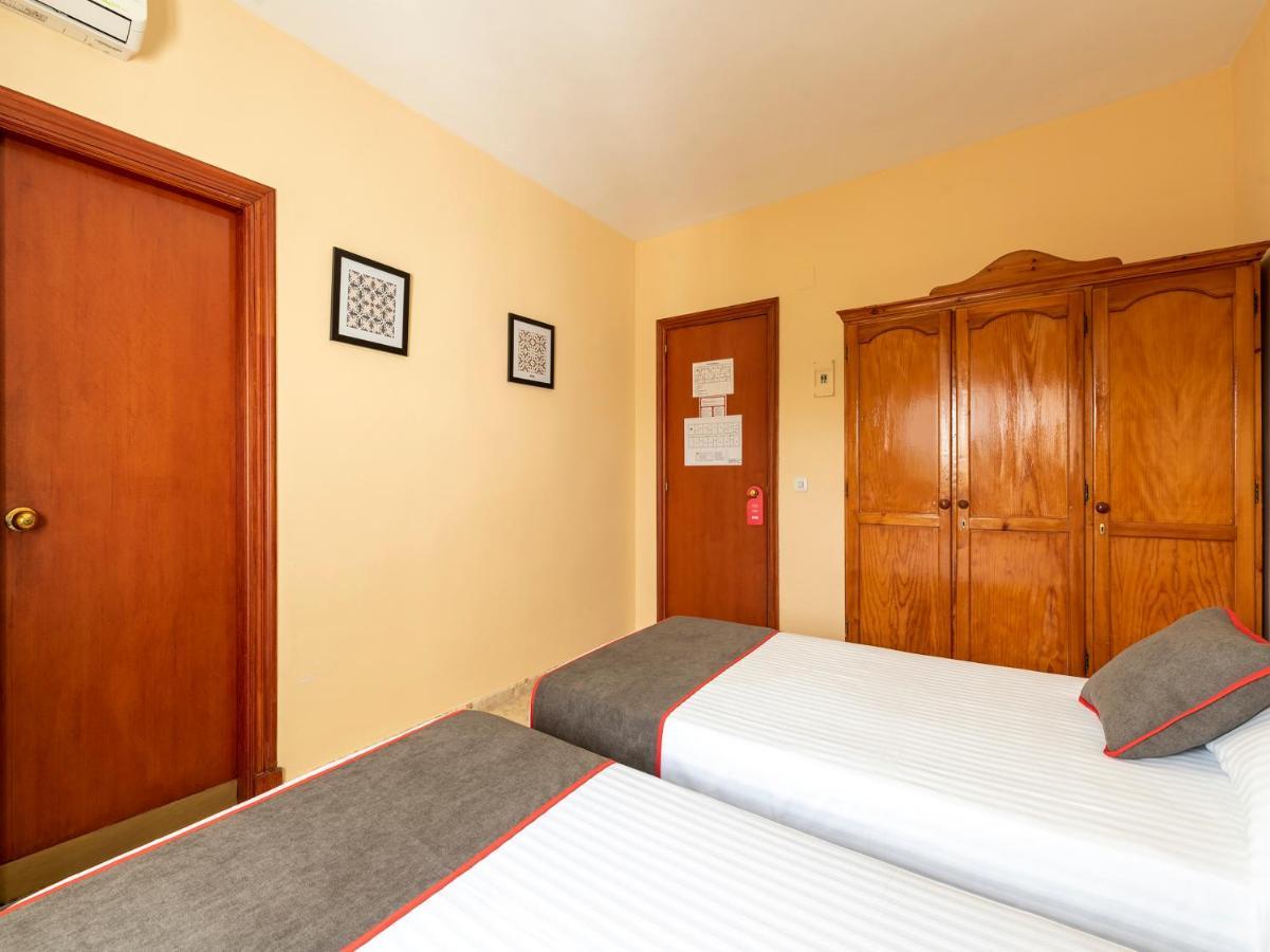 Oyo Hostal El Paisano Utrera Dış mekan fotoğraf