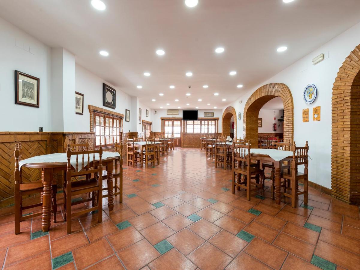 Oyo Hostal El Paisano Utrera Dış mekan fotoğraf