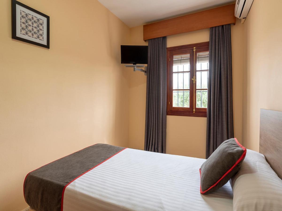 Oyo Hostal El Paisano Utrera Dış mekan fotoğraf