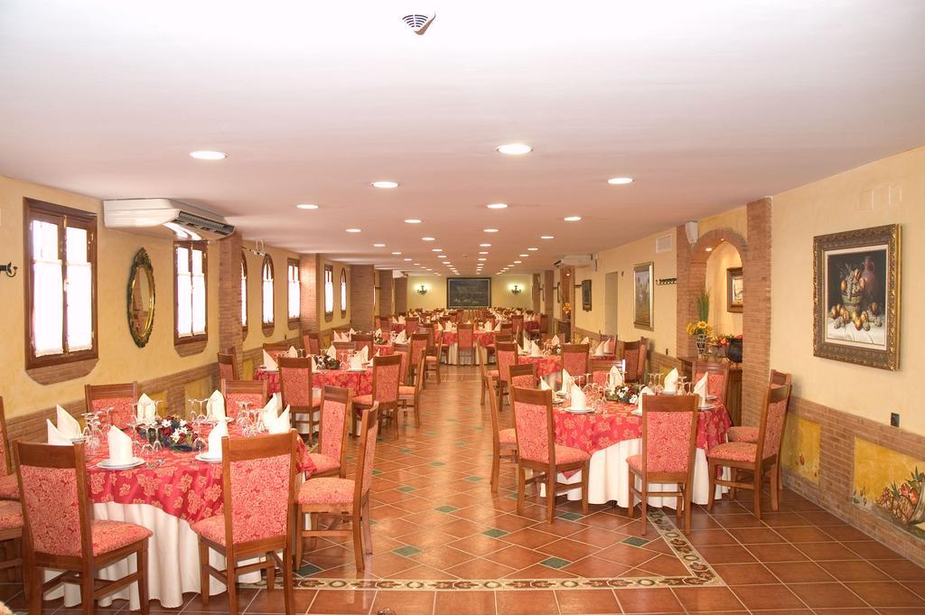 Oyo Hostal El Paisano Utrera Dış mekan fotoğraf